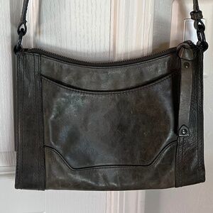 GUC FRYE MELISSA ZIP CROSSBODY - OLIVE GREEN LEATHER